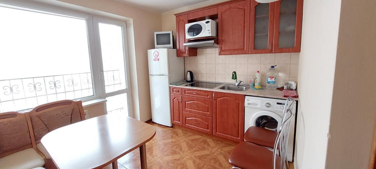 Apartment On Patriarkha Mstyslava Skrypnyka Street Kiev Exterior foto